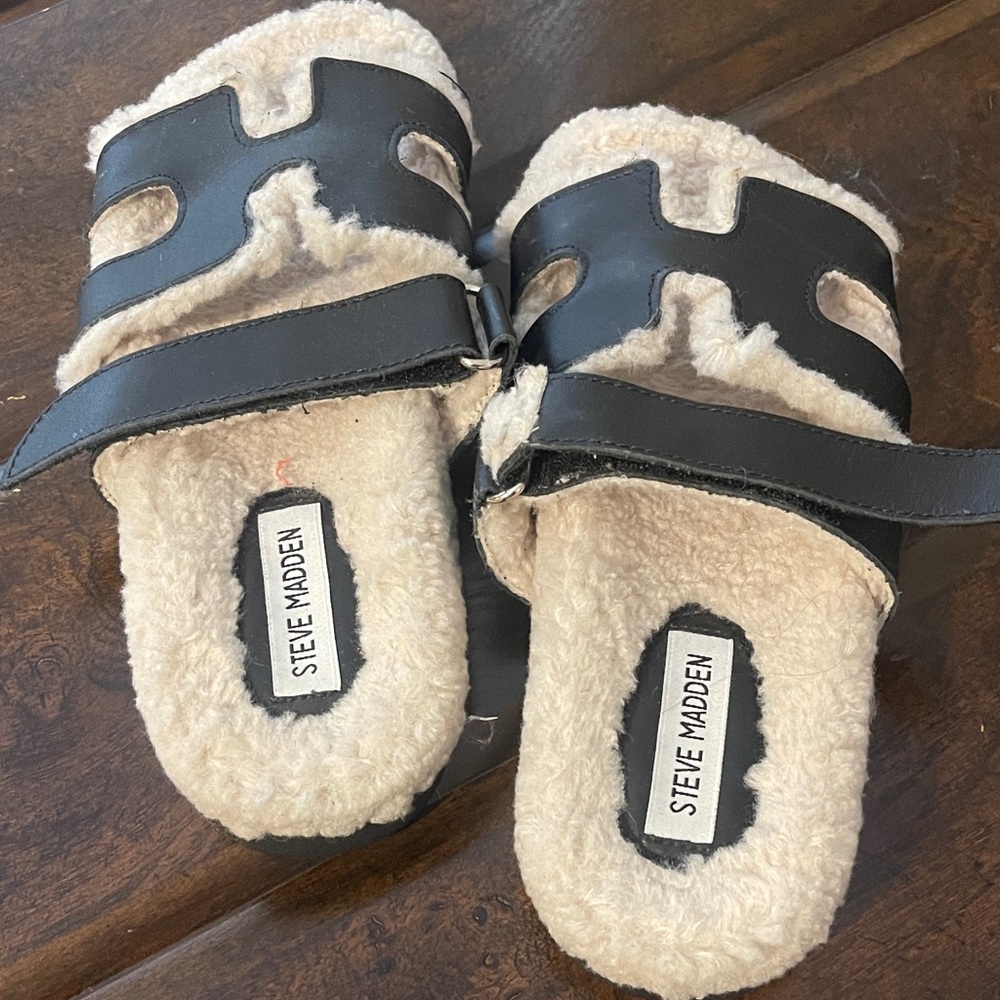 Steve Madden Black and Cream Fuzzy Slides MAYVEN-F BLACK LEATHER